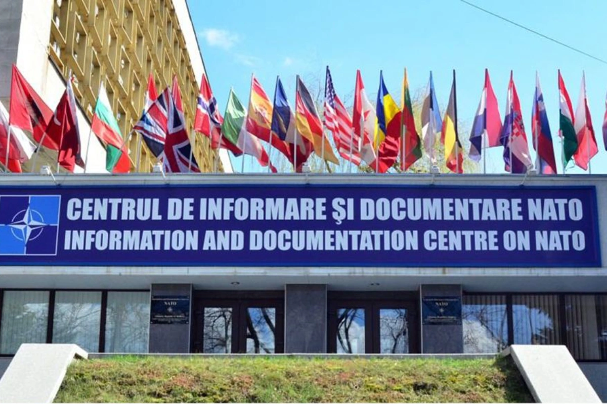 Moldovada NATO-nun informasiya mərkəzinin binasının qapıları yandırılıb - FOTO/VİDEO